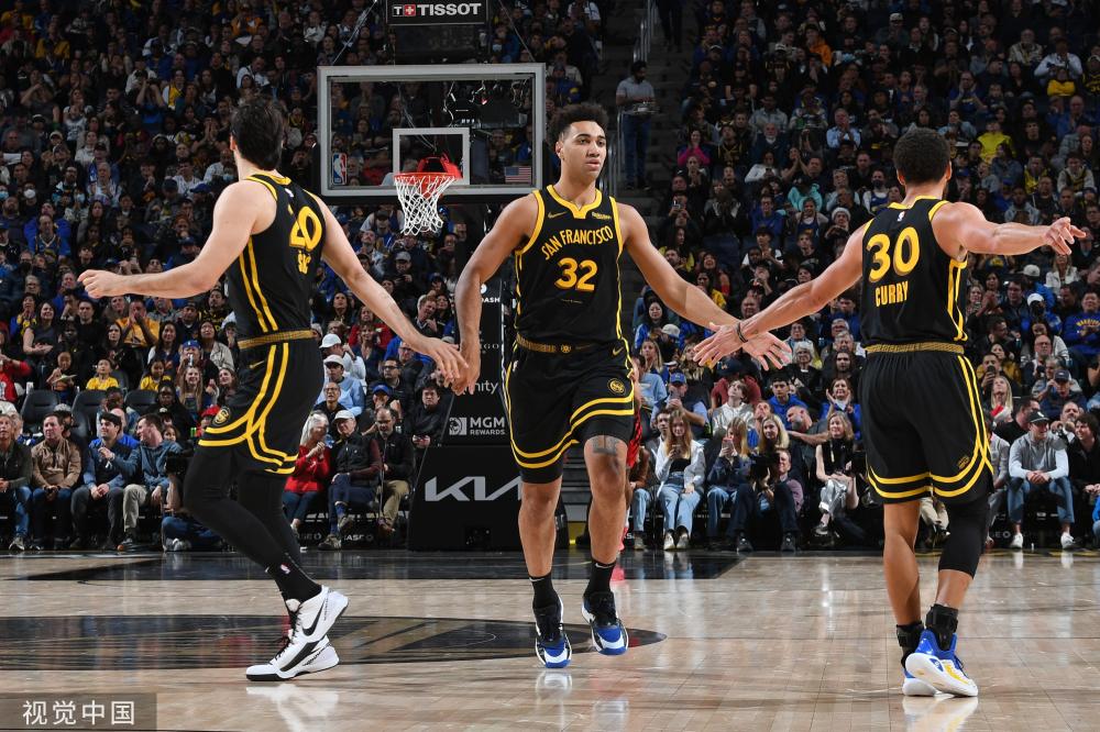 球员个人与 球员个人与